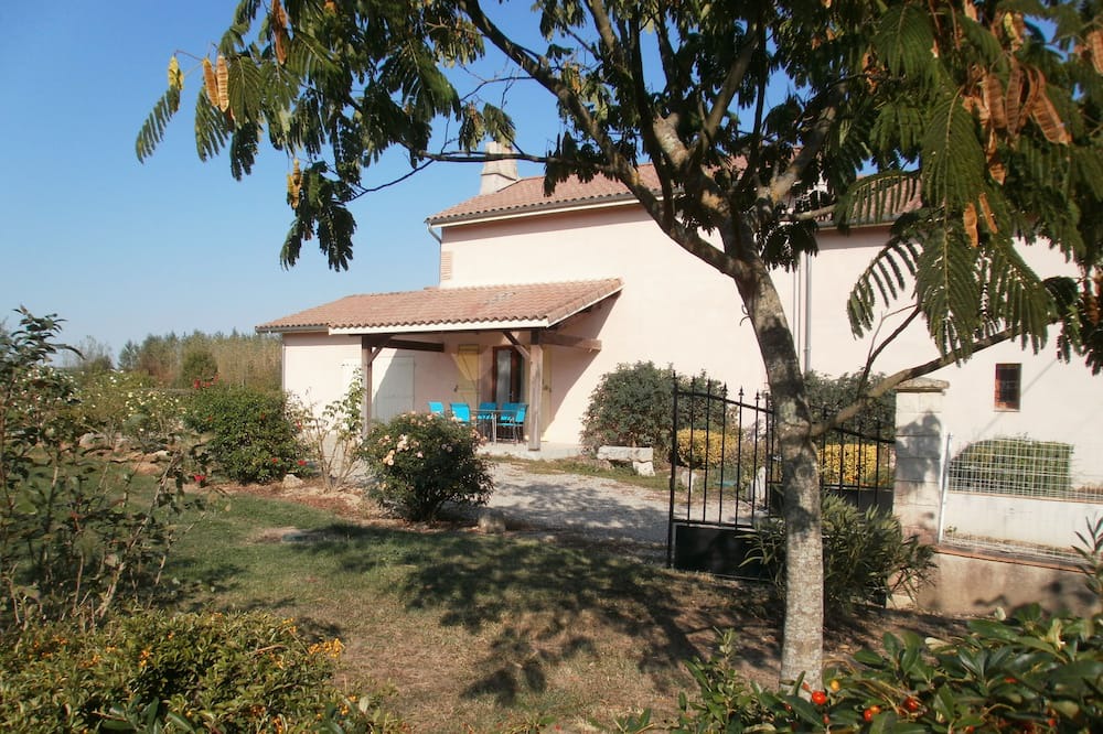 Photo of Outdoor in Saint-Pierre-de-Buzet