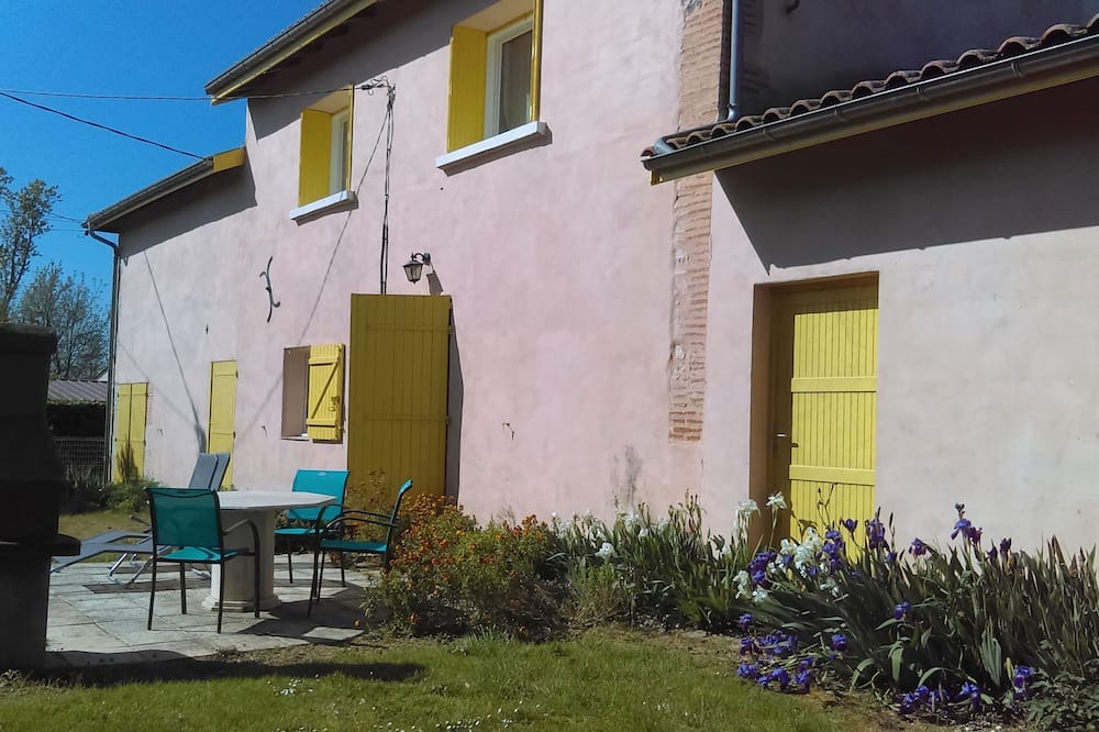 Photo of Outdoor in Saint-Pierre-de-Buzet