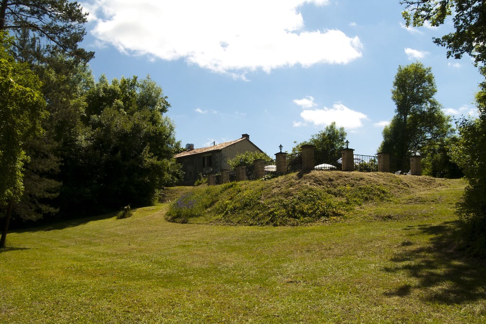 Photo of Outdoor in Paussac-et-Saint-Vivien