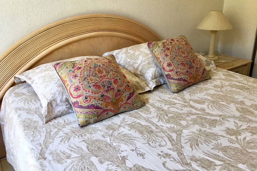 Photo of Bedroom in Antigone
