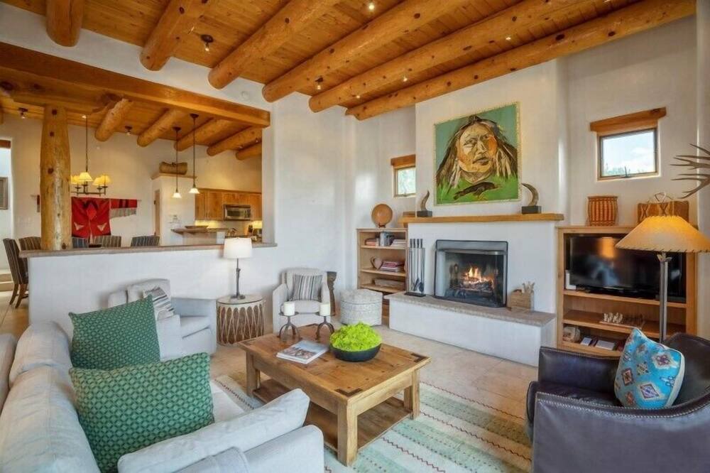 Photo of Livingroom in Tesuque
