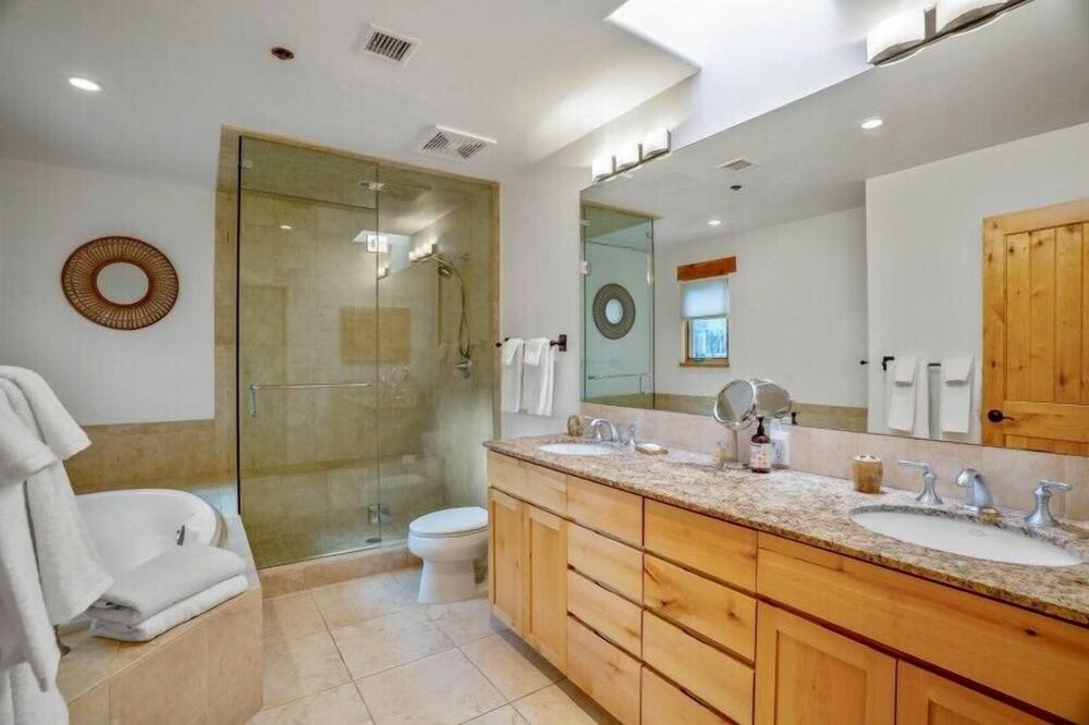 Photo of Bathroom in Tesuque