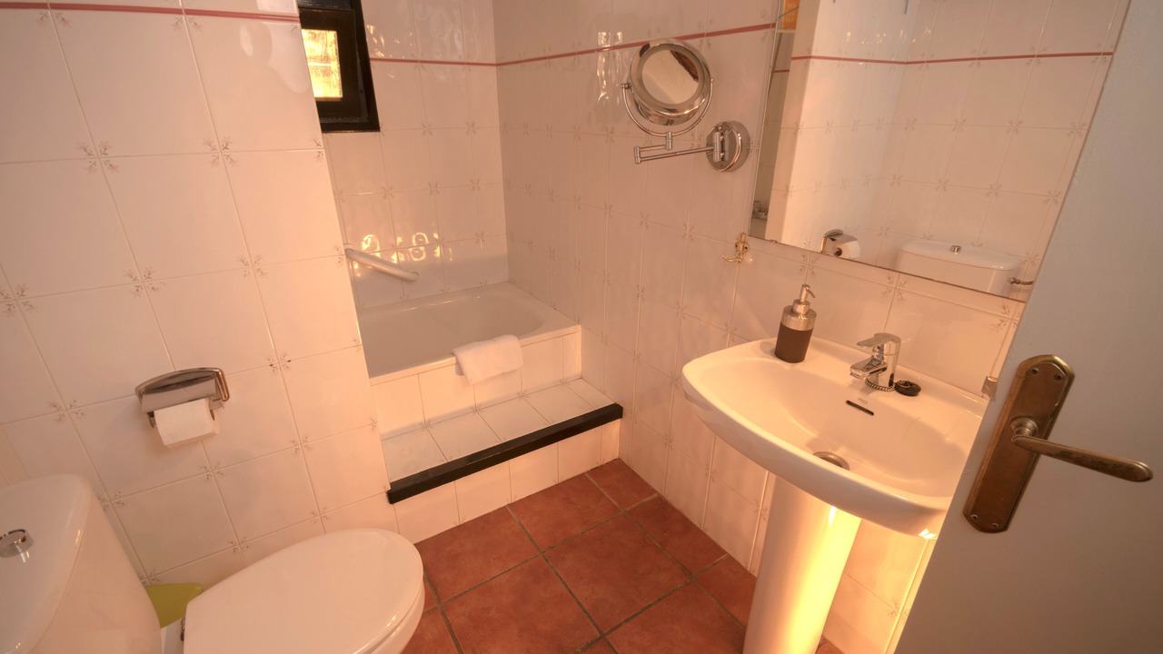 Photo of Bathroom in Llampaies