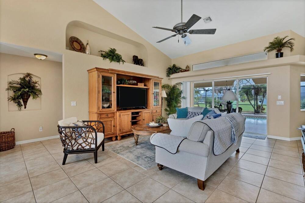 Photo of Livingroom in White Marsh
