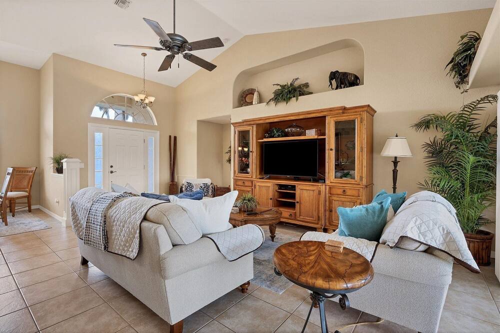 Photo of Livingroom in White Marsh