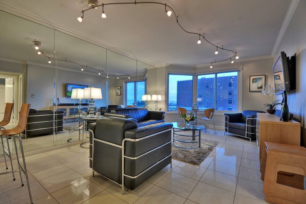 Photo of Livingroom in North Beach