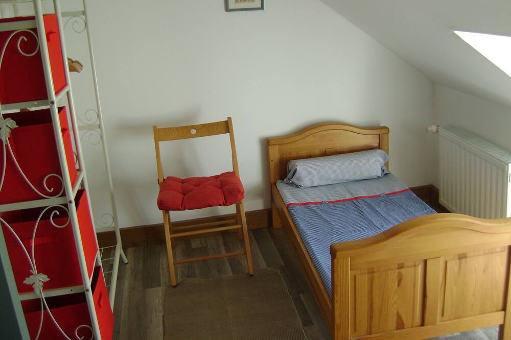 Photo of Bedroom in Saint-Georges-de-Reintembault