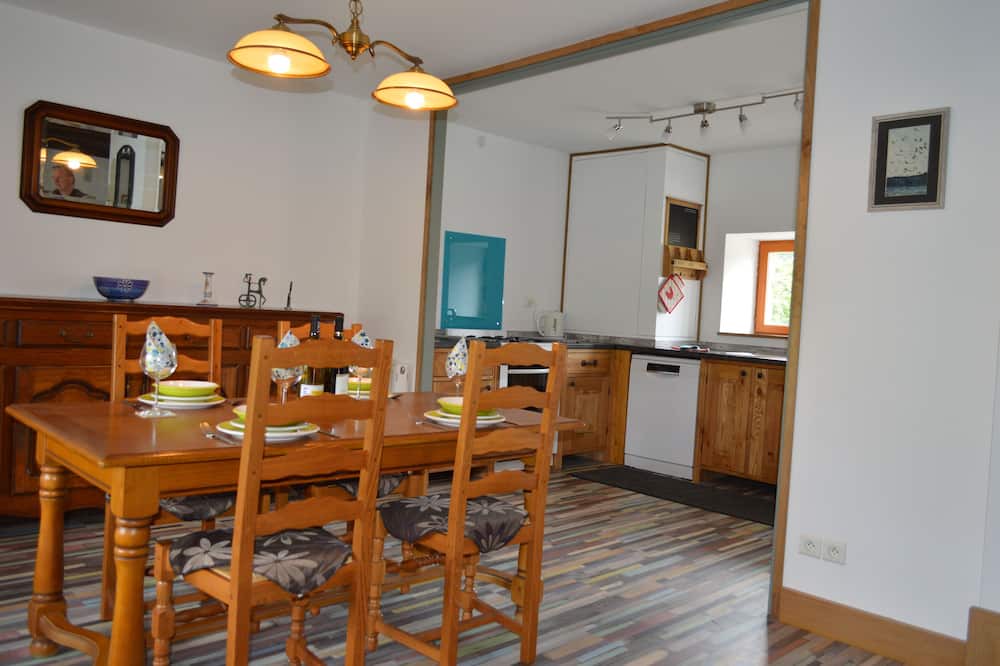 Photo of Bedroom in Saint-Georges-de-Reintembault