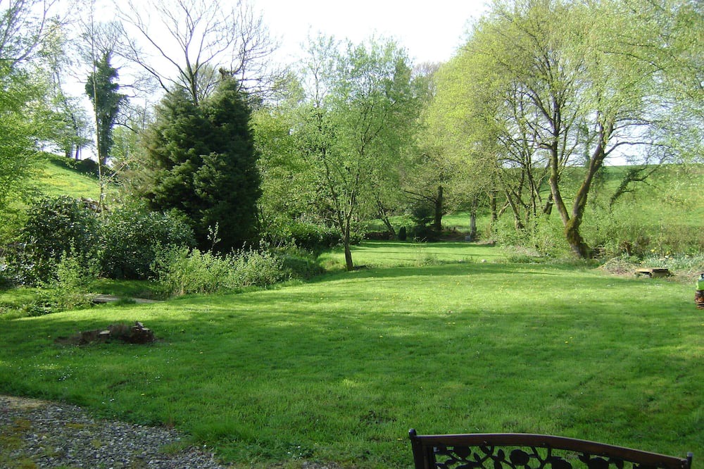 Photo of Outdoor in Saint-Georges-de-Reintembault