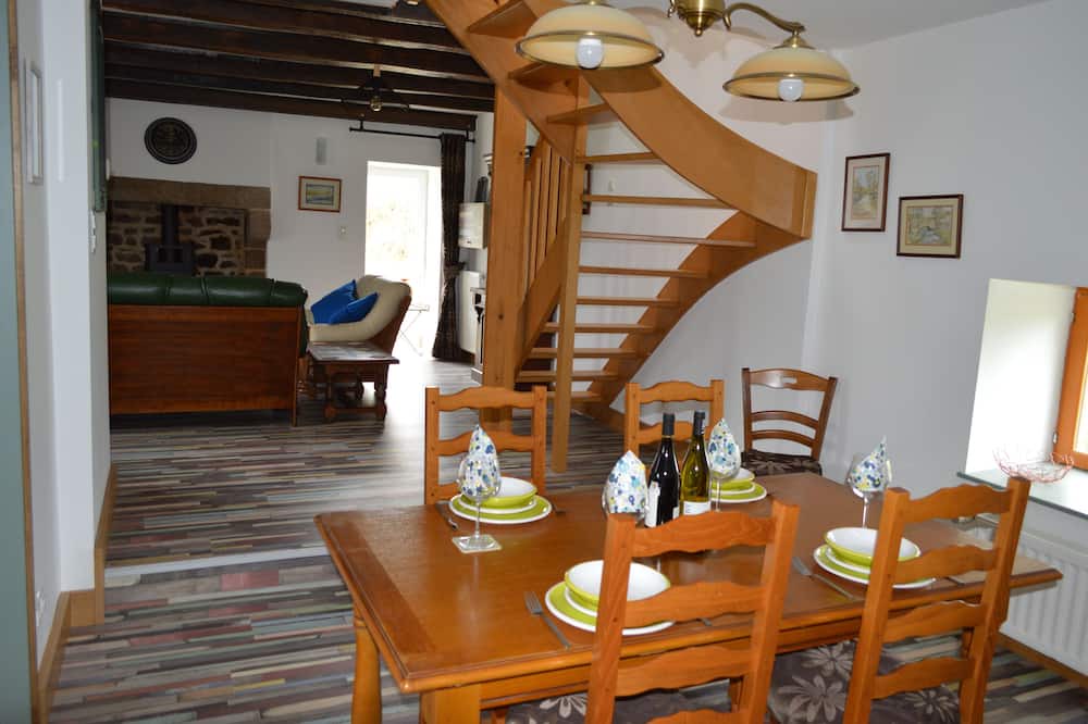 Photo of Bedroom in Saint-Georges-de-Reintembault