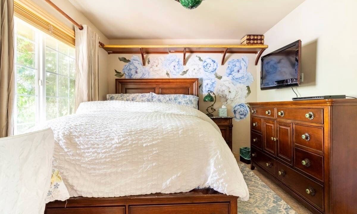 Photo of Others in Holly