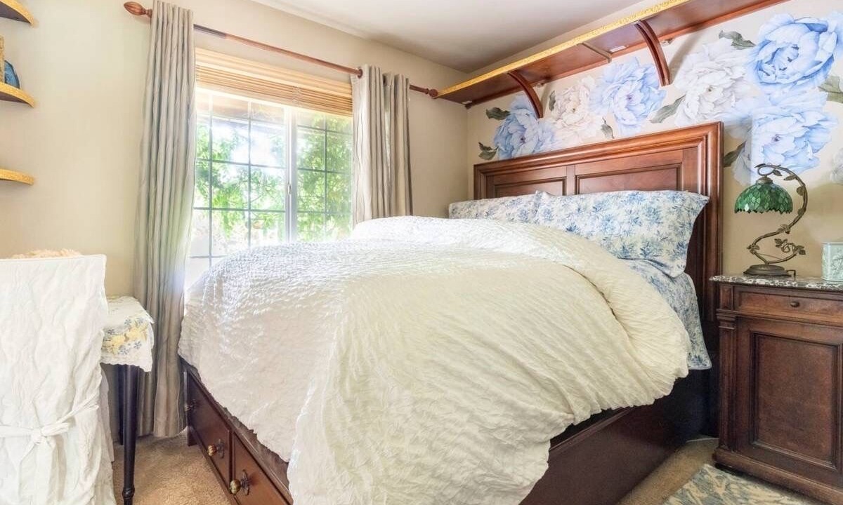 Photo of Others in Holly