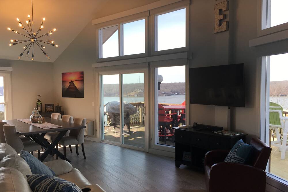 Photo of Livingroom in Osage Beach