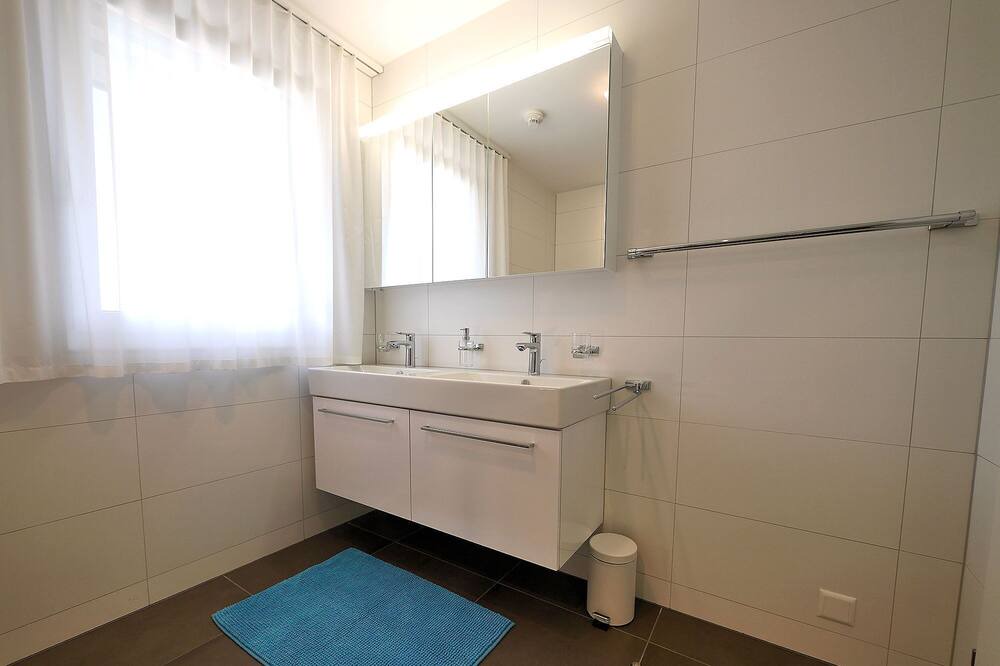 Photo of Bathroom in Seengen