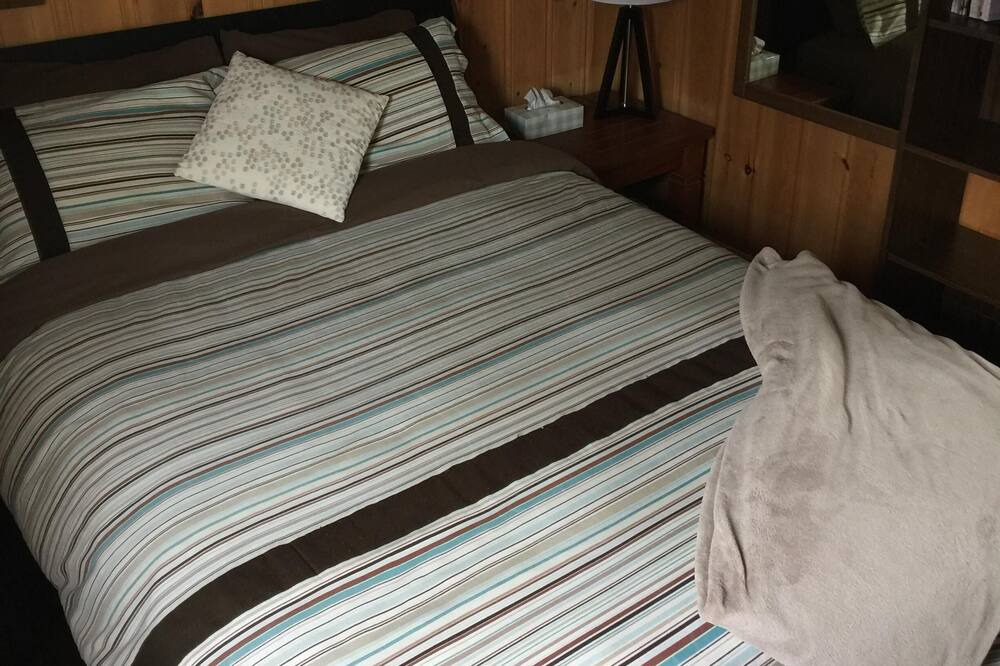 Photo of Bedroom in Saint-Jean-de-l'lle-d'Orleans