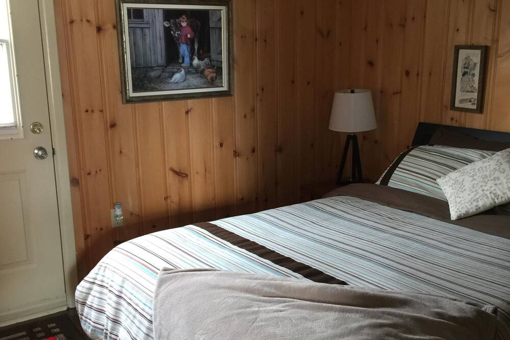 Photo of Bedroom in Saint-Jean-de-l'lle-d'Orleans