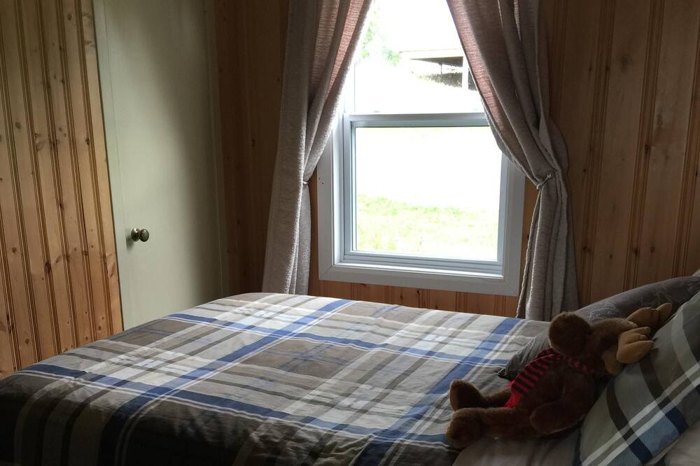 Photo of Bedroom in Saint-Jean-de-l'lle-d'Orleans
