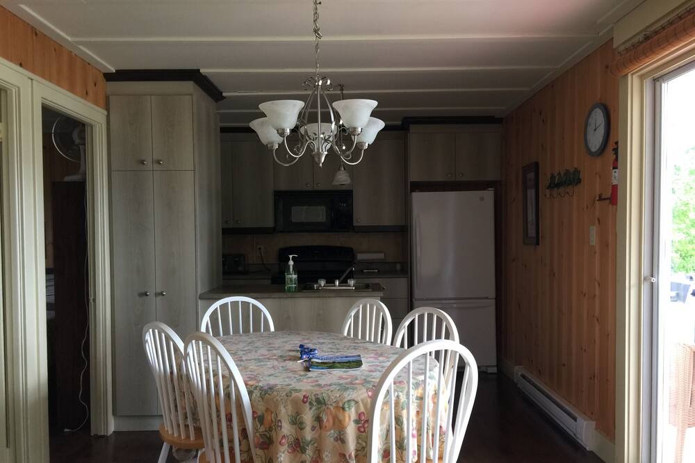 Photo of Kitchen in Saint-Jean-de-l'lle-d'Orleans