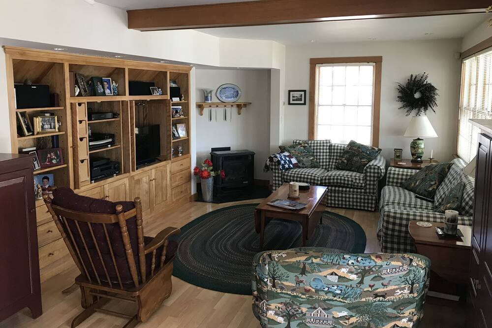 Photo of Livingroom in Auburn