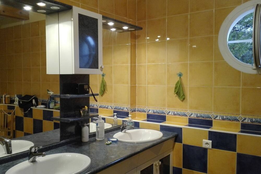 Photo of Bathroom in Saint-Gely-du-Fesc