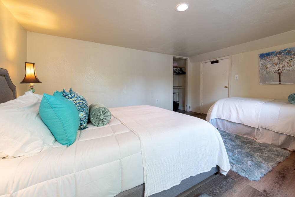 Photo of Bedroom in Downtown Oakland
