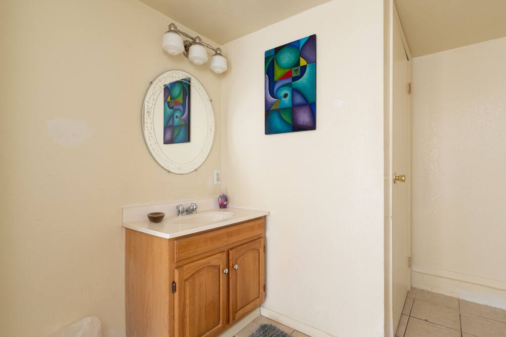 Photo of Bedroom in Downtown Oakland