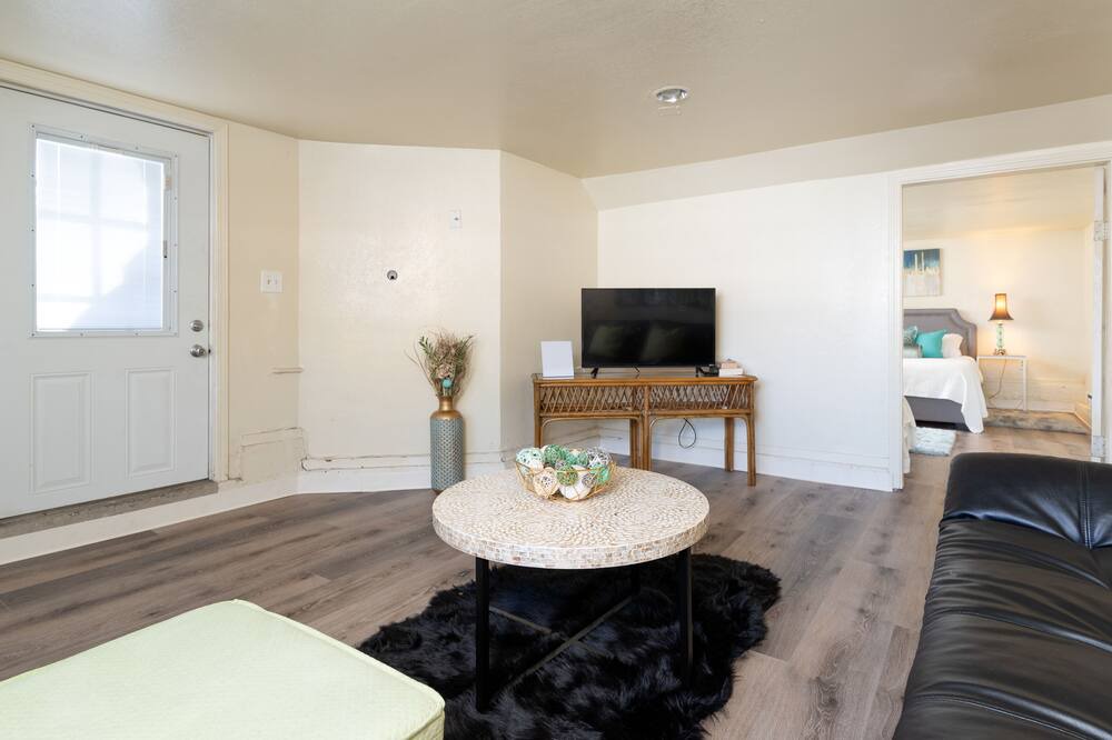 Photo of Bedroom in Downtown Oakland