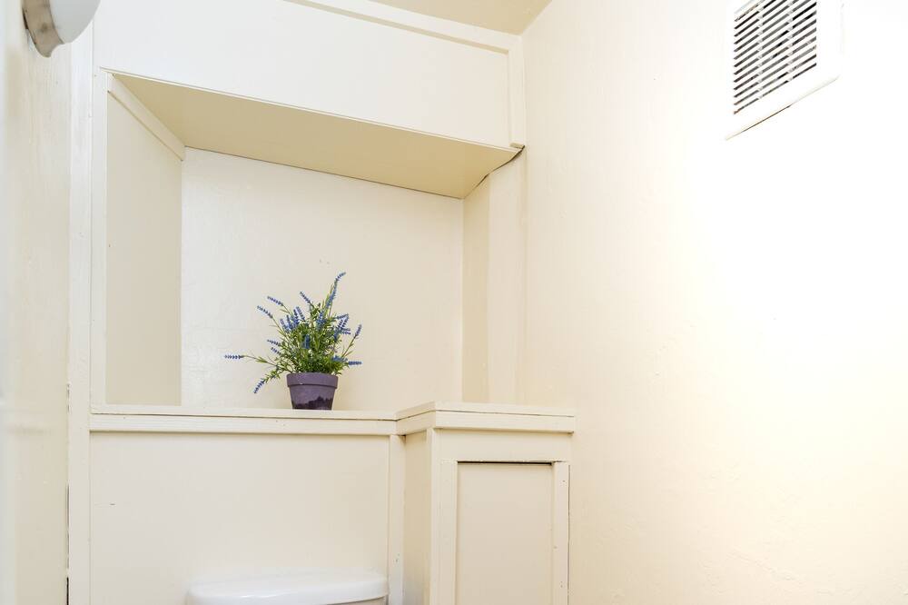 Photo of Bedroom in Downtown Oakland