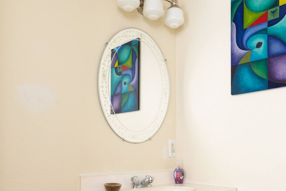 Photo of Bedroom in Downtown Oakland