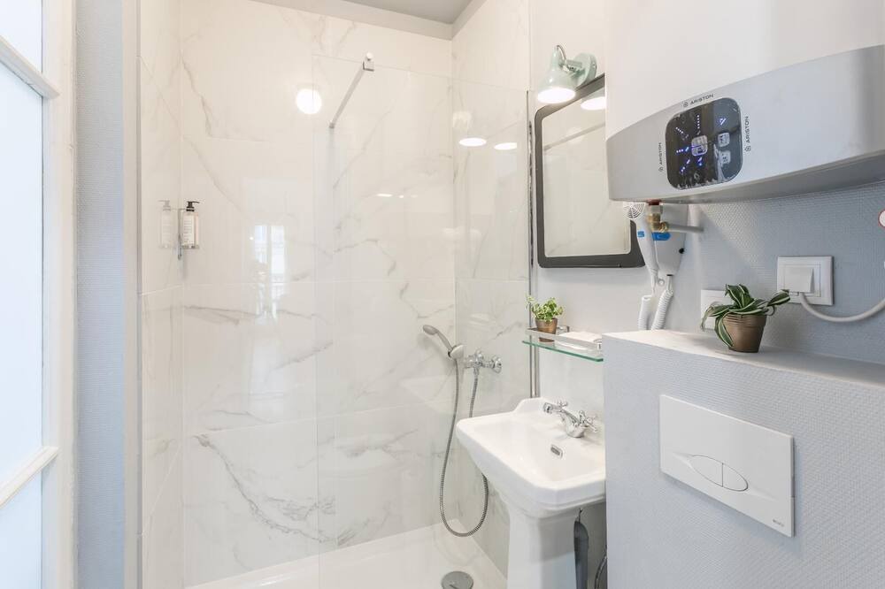 Photo of Bathroom in Madeleine
