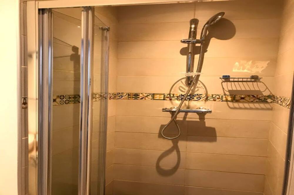 Photo of Bathroom in Argeliers