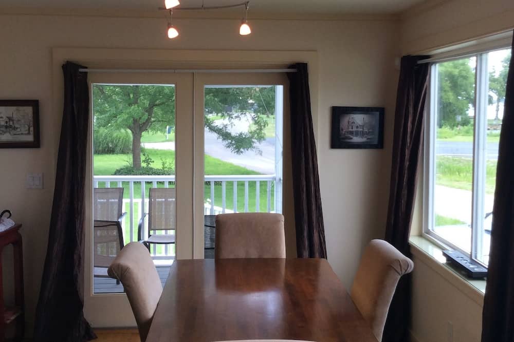 Photo of Livingroom in Fairfield Beach