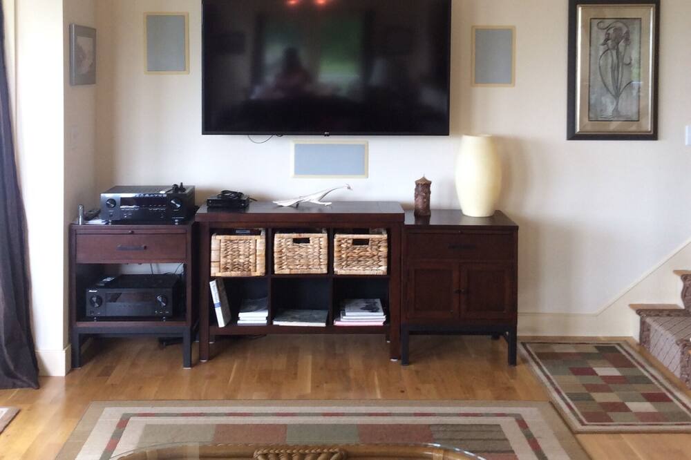 Photo of Livingroom in Fairfield Beach