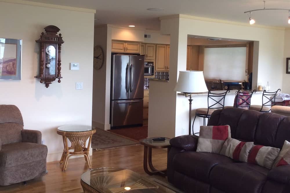 Photo of Livingroom in Fairfield Beach