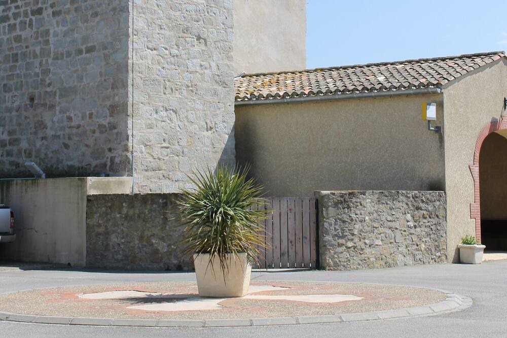 Photo of Outdoor in Montclar