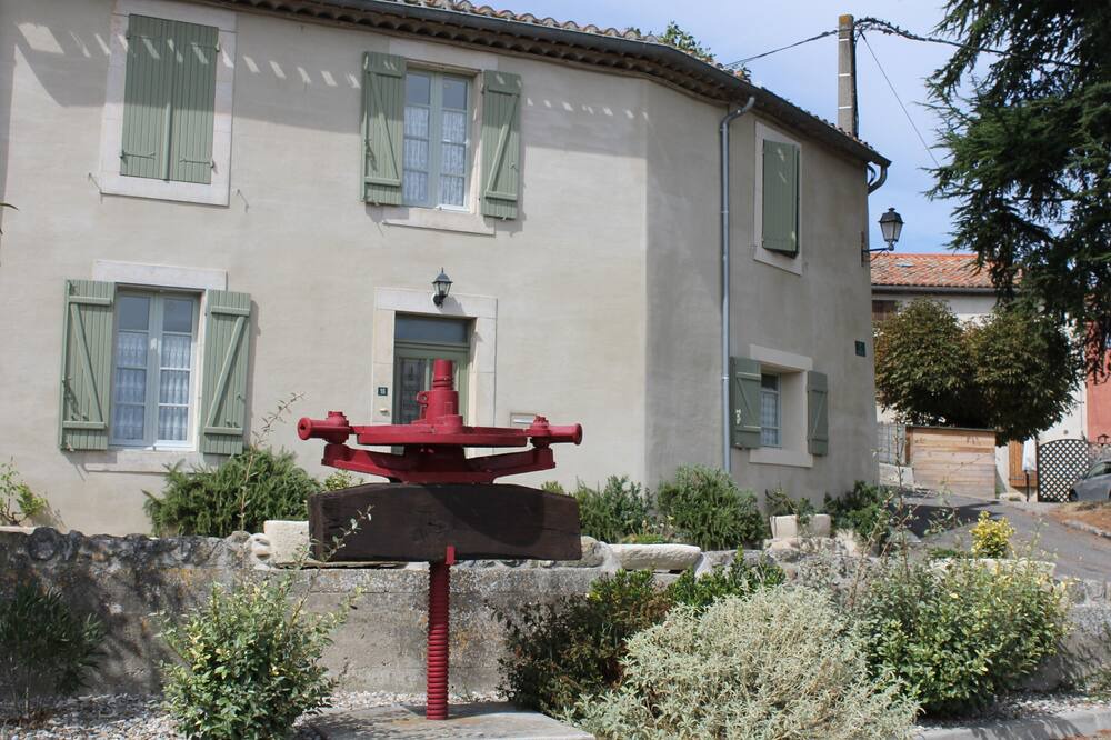 Photo of Outdoor in Montclar