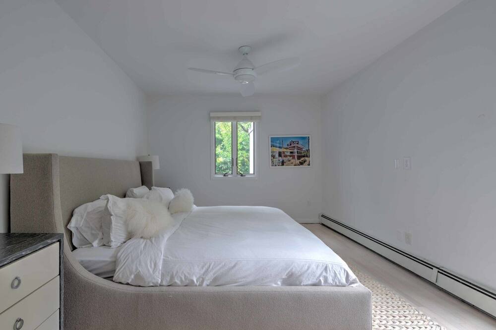 Photo of Bedroom in Beach Hampton