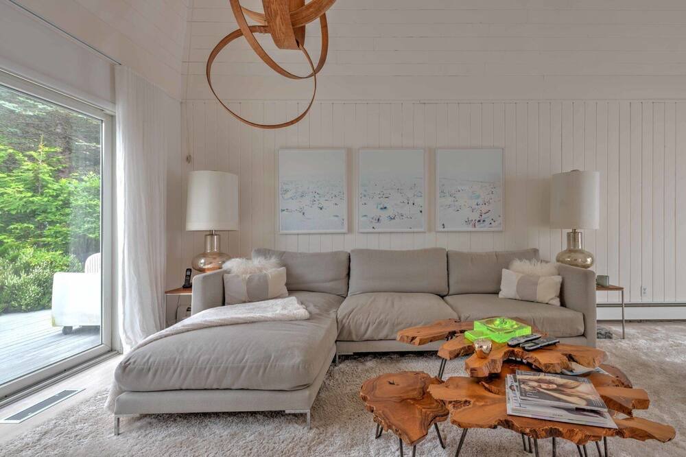 Photo of Livingroom in Beach Hampton