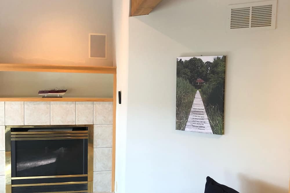 Photo of Livingroom in Selby-on-the-Bay