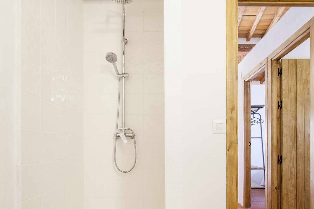 Photo of Bathroom in Alpuente