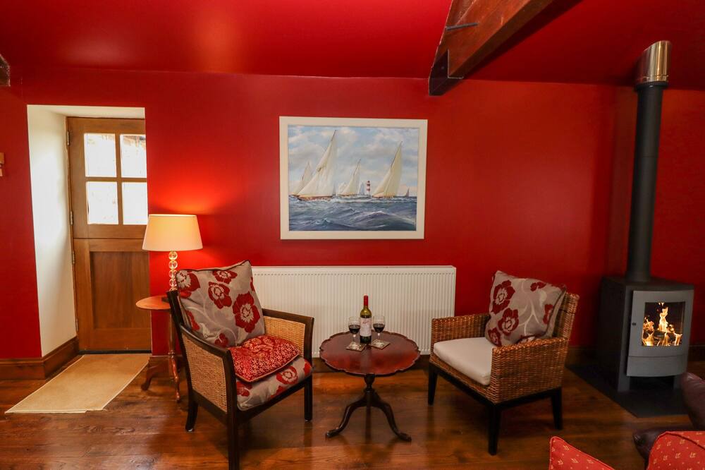 Photo of Livingroom in Thwing