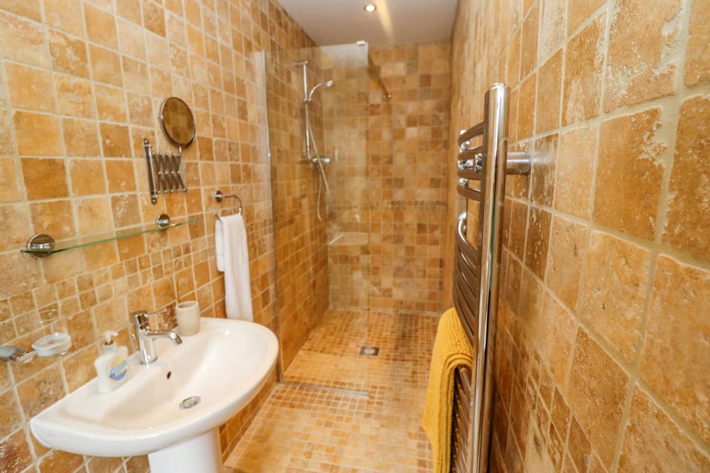 Photo of Bathroom in Thwing