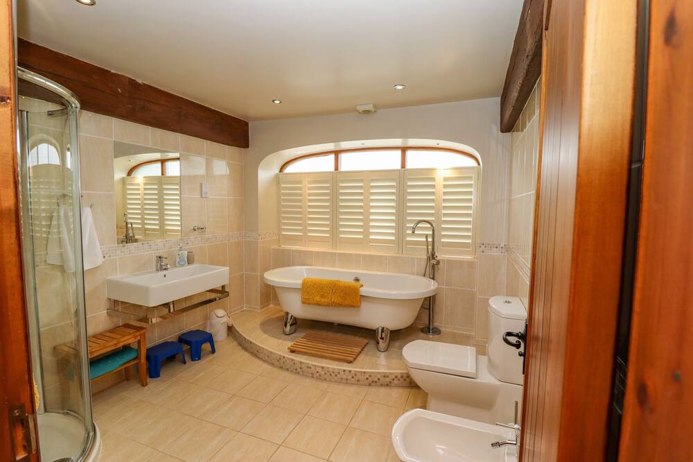Photo of Bathroom in Thwing