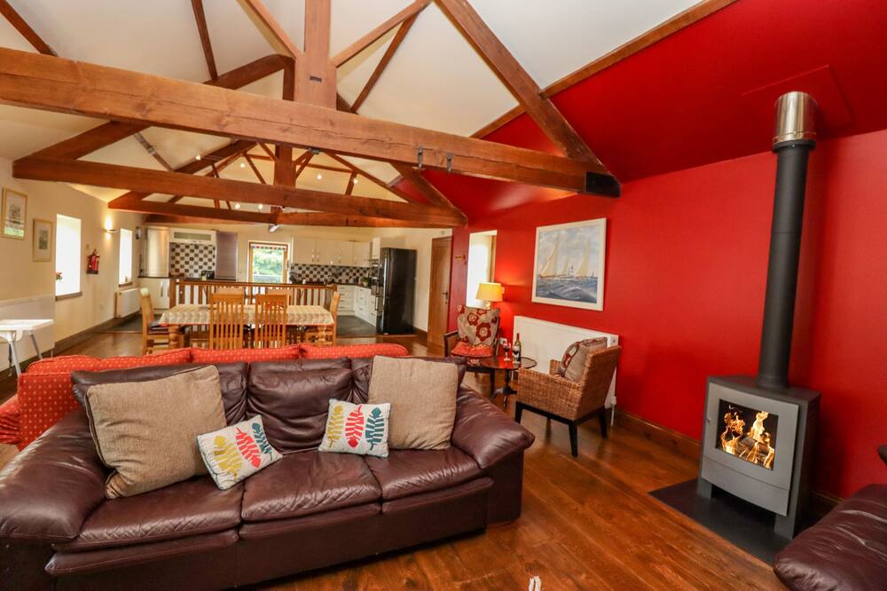 Photo of Livingroom in Thwing