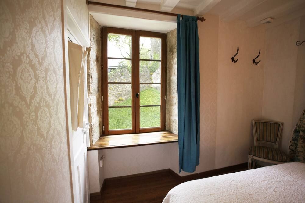 Photo of Bedroom in Chammes