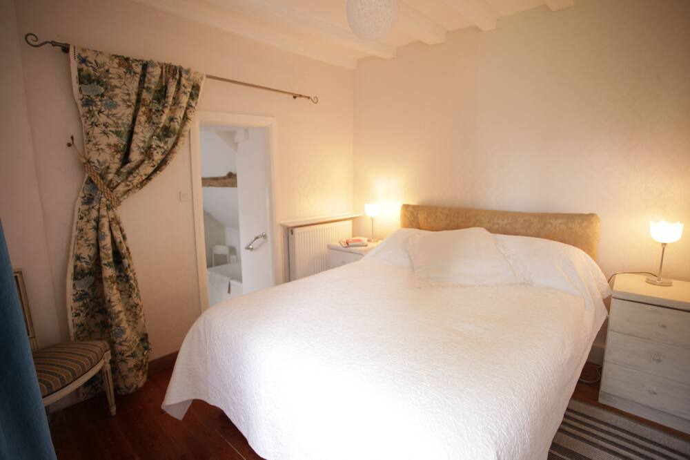 Photo of Bedroom in Chammes