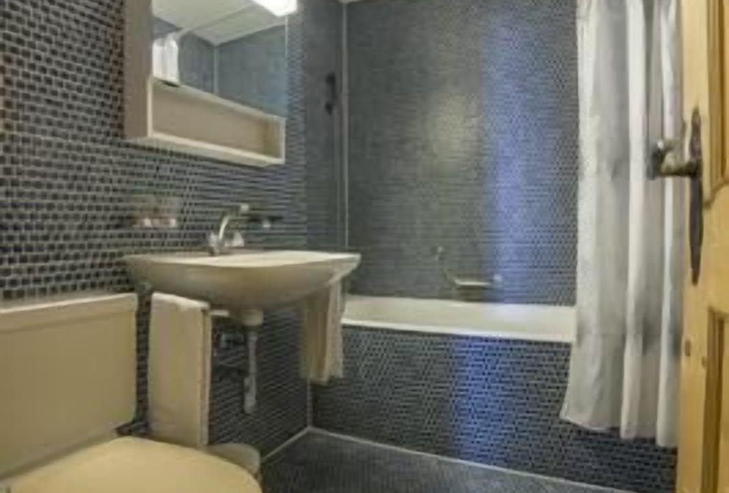 Photo of Bathroom in Bever