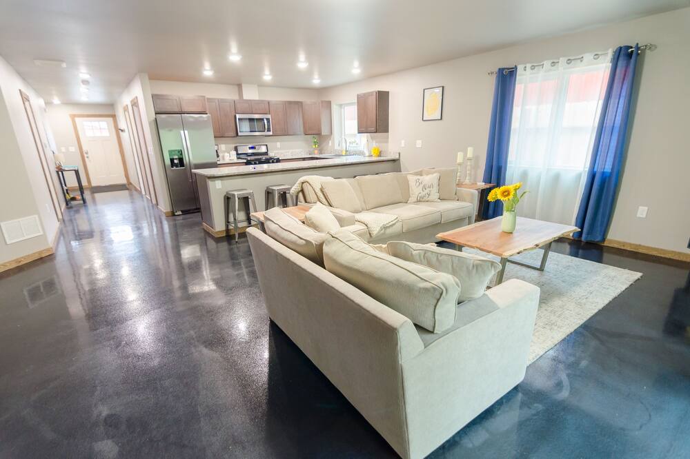 Photo of Livingroom in Gateway