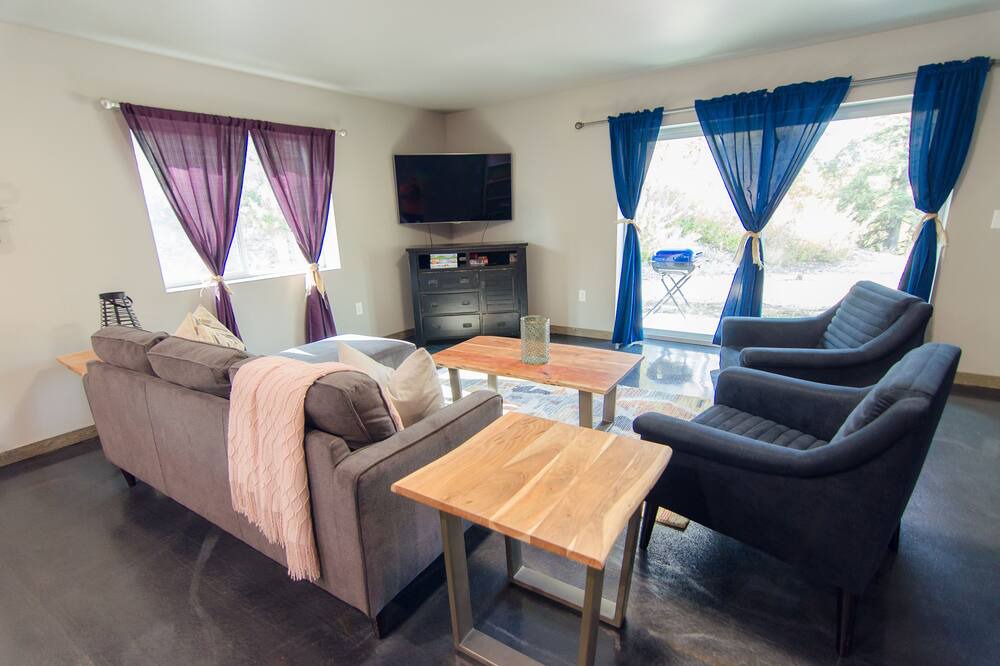 Photo of Livingroom in Gateway