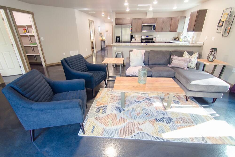 Photo of Livingroom in Gateway